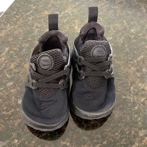 Toddler nikes size 6c